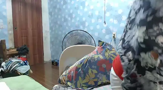 Snapshot of amazing_jane2918 chatting on January 2025 03:18:02 PM amazing jane2918 online show from January 2025 03:18:02 PM