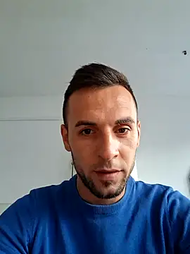 Necunoscutul001 online show from September 2025 04:45:02 AM