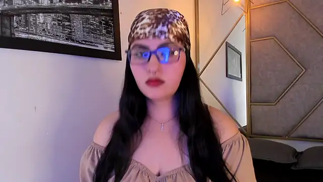 NavannyCattan online show from November 2025 06:01:01 AM