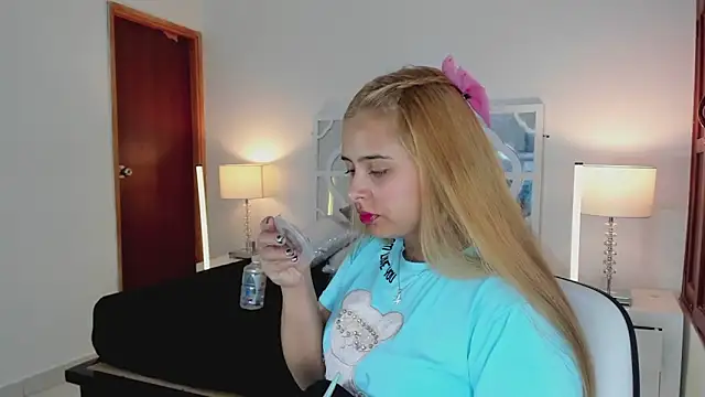 Snapshot of MikaelaStone chatting on February 2026 01:09:02 PM MikaelaStone online show from February 2026 01:09:02 PM