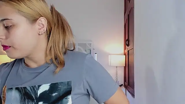 Snapshot of MikaelaStone chatting on February 2026 11:47:02 AM MikaelaStone online show from February 2026 11:47:02 AM