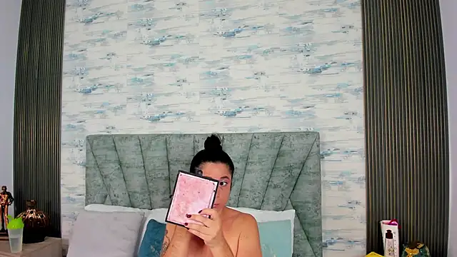 ShanelEvans online show from September 2025 07:06:02 PM