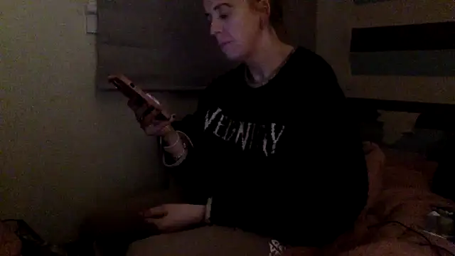 Bellababexox online show from May 2026 11:45:02 PM
