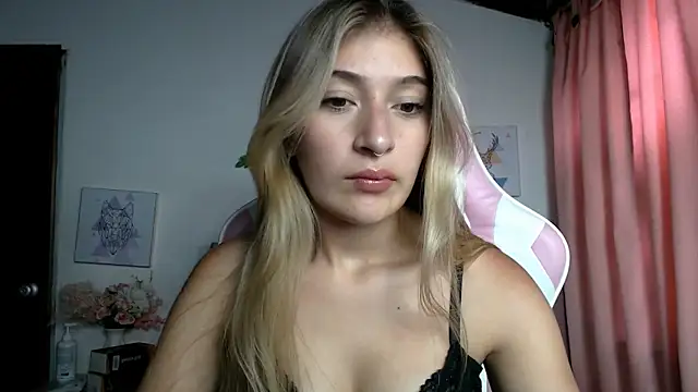 Snapshot of SophiaaLee chatting on May 2026 08:36:01 PM SophiaaLee online show from May 2026 08:36:01 PM