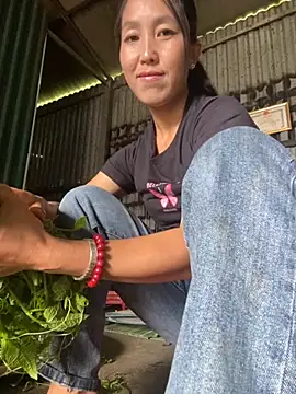 Huong-Ly online show from September 2025 06:57:02 AM