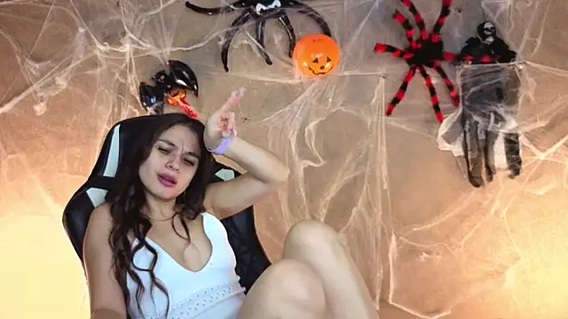 Leila Hefner online show from November 2025 02:55:02 AM