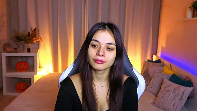 Leila Hefner online show from November 2025 02:32:02 AM