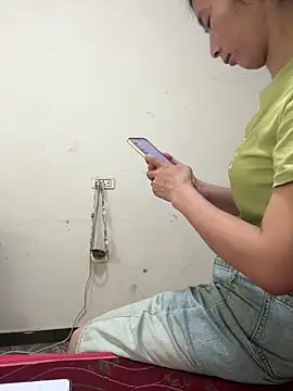 crhong666 online show from October 2025 12:19:02 AM