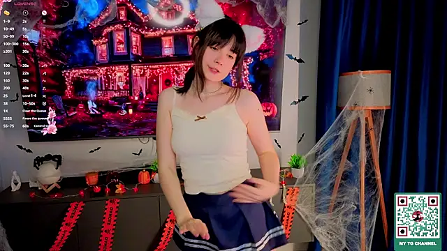 Honeey Beee online show from October 2025 05:36:02 PM