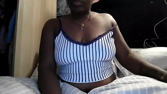 Snapshot of Curvy_AfricanQuinn chatting on February 2026 09:33:02 PM Curvy AfricanQuinn online show from February 2026 09:33:02 PM