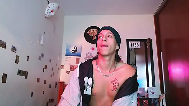 Snapshot of DannyPhantom555 chatting on December 2025 07:32:01 PM DannyPhantom555 online show from December 2025 07:32:01 PM