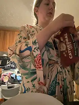 Missmissymee online show from October 2025 06:28:02 PM