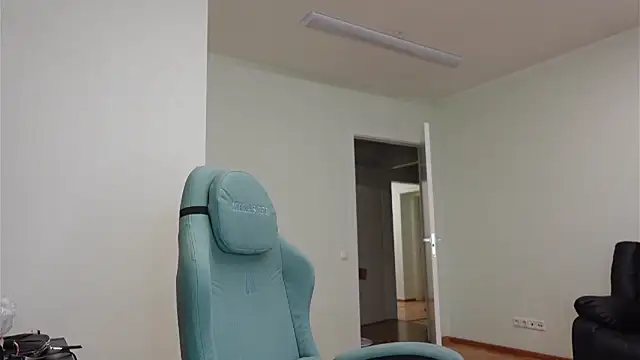 Laura Chaplin online show from October 2025 05:50:02 PM