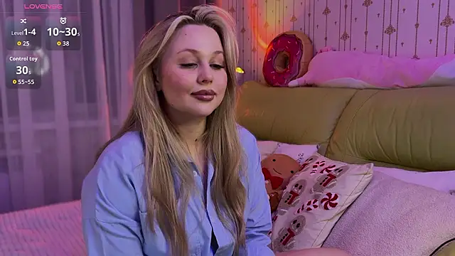 Snapshot of Estella_Elwood chatting on January 2026 04:11:01 PM Estella Elwood online show from January 2026 04:11:01 PM