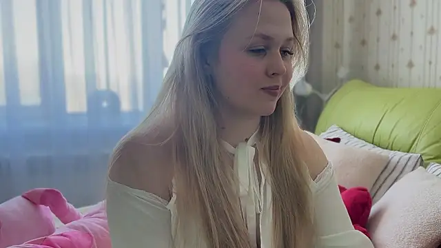 Snapshot of Estella_Elwood chatting on February 2026 06:40:02 AM Estella Elwood online show from February 2026 06:40:02 AM