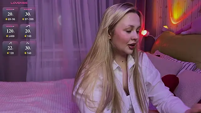 Snapshot of Estella_Elwood chatting on February 2026 03:40:02 PM Estella Elwood online show from February 2026 03:40:02 PM