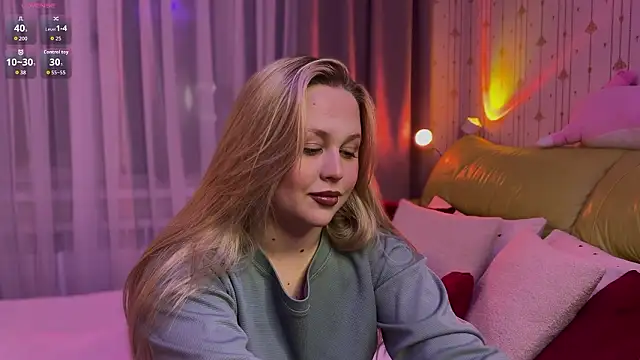 Snapshot of Estella_Elwood chatting on February 2026 05:57:02 PM Estella Elwood online show from February 2026 05:57:02 PM