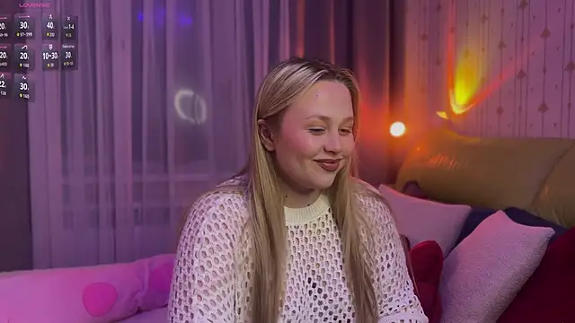 Snapshot of Estella_Elwood chatting on March 2026 06:21:01 PM Estella Elwood online show from March 2026 06:21:01 PM