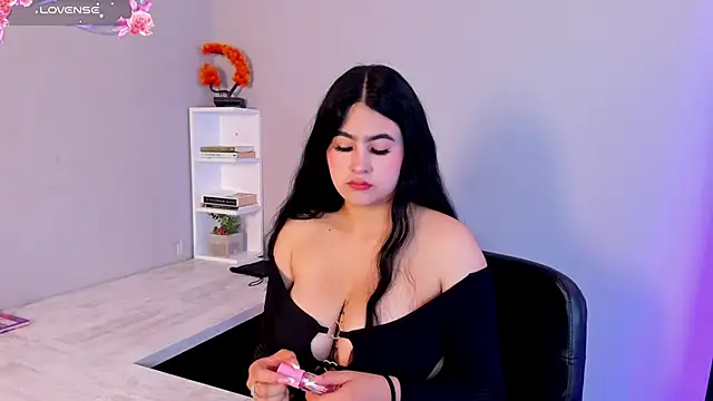 Emma  clark  online show from September 2025 12:32:02 PM