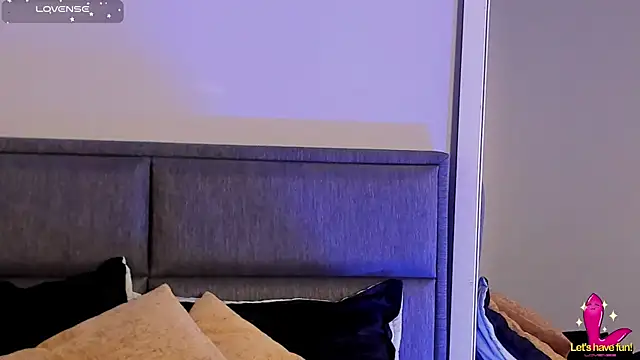 Emma  clark  online show from October 2025 12:36:02 PM