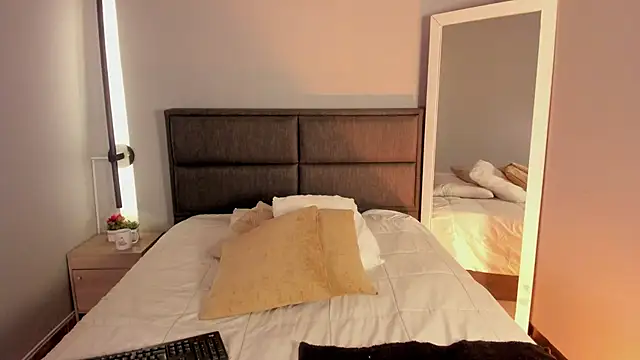 Emma  clark  online show from March 2026 12:27:02 PM