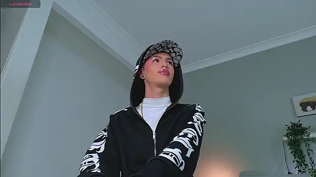 Snapshot of Nickifox__ chatting on October 2025 07:33:01 PM Nickifox online show from October 2025 07:33:01 PM