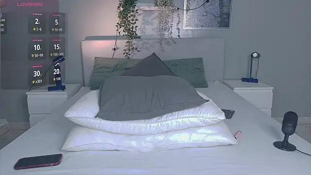 Snapshot of Nickifox__ chatting on November 2025 08:00:01 PM Nickifox online show from November 2025 08:00:01 PM