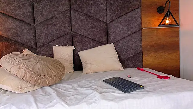 Snapshot of Nickifox__ chatting on November 2025 08:06:02 AM Nickifox online show from November 2025 08:06:02 AM