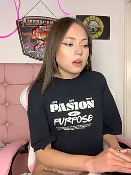 Snapshot of PrettyAmber chatting on February 2026 08:40:01 PM PrettyAmber online show from February 2026 08:40:01 PM