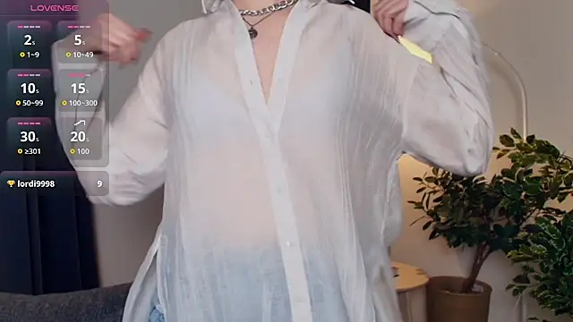 Snapshot of OdelynaAsp chatting on December 2025 12:36:02 PM OdelynaAsp online show from December 2025 12:36:02 PM