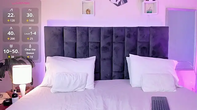 Phillicious   online show from September 2025 09:36:01 PM