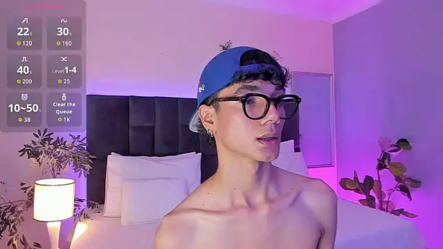 Phillicious   online show from November 2025 09:36:02 PM