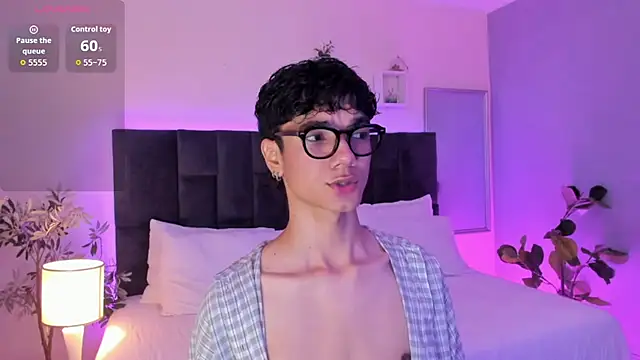 Phillicious   online show from November 2025 10:42:02 PM