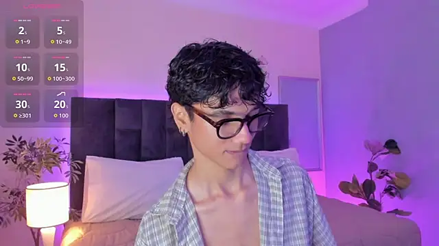 Phillicious   online show from December 2025 09:31:02 PM