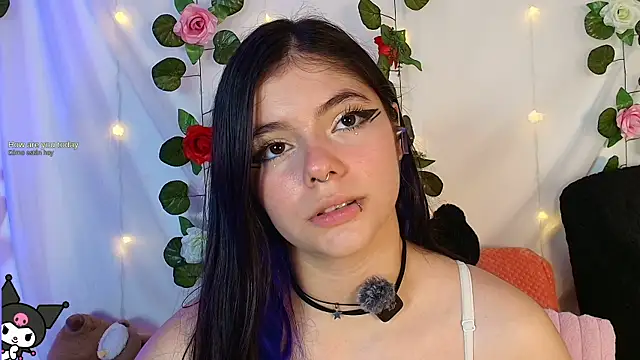 Snapshot of cutee_andrea chatting on April 2026 03:32:02 AM cutee andrea online show from April 2026 03:32:02 AM