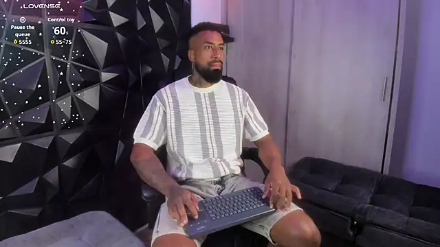 Snapshot of OstinDaniels chatting on September 2025 10:10:02 PM OstinDaniels online show from September 2025 10:10:02 PM