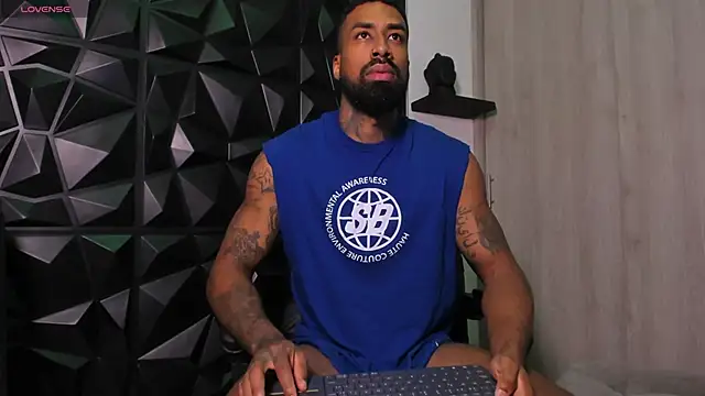 Snapshot of OstinDaniels chatting on October 2025 10:11:02 PM OstinDaniels online show from October 2025 10:11:02 PM