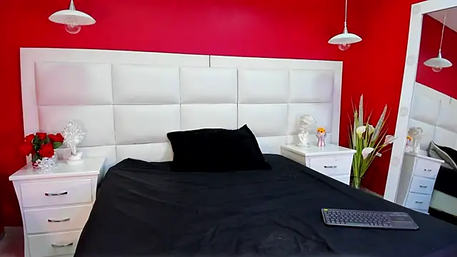 Michelle Lewis  online show from September 2025 12:49:01 PM