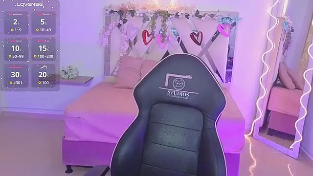 ZURY TAY online show from September 2025 11:37:02 AM