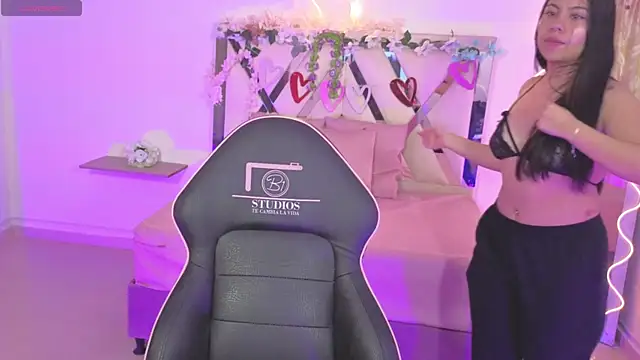 ZURY TAY online show from October 2025 11:39:01 AM