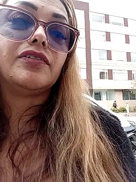 Lady 16 online show from February 2026 06:37:02 PM