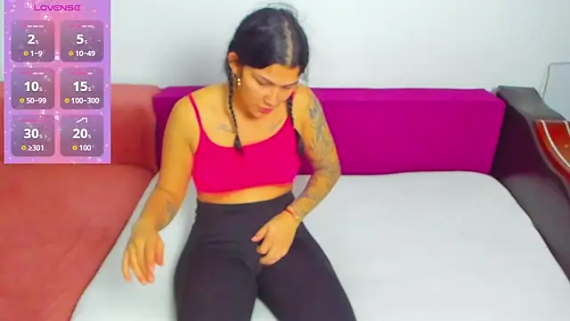 MiaKiittyy online show from October 2025 04:37:01 PM