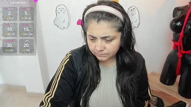 TifanyAmazinng online show from October 2025 12:25:01 PM