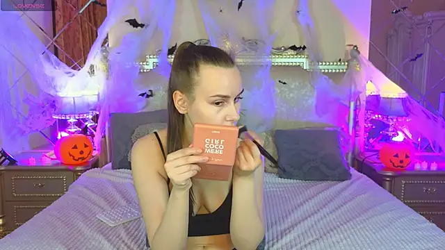 Snapshot of Kelly_Cartier chatting on October 2025 12:42:02 PM Kelly Cartier online show from October 2025 12:42:02 PM