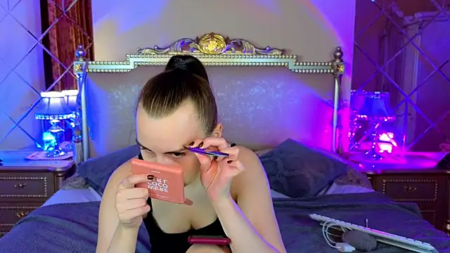 Snapshot of Kelly_Cartier chatting on November 2025 12:17:01 PM Kelly Cartier online show from November 2025 12:17:01 PM