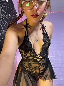 ZeziGamingg online show from February 2026 03:13:01 AM