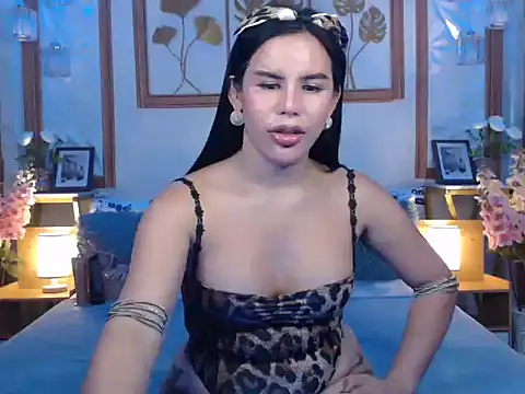 Yakarena online show from November 2025 01:23:01 PM