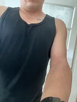 Snapshot of MagyarHunor chatting on December 2025 08:23:01 AM MagyarHunor online show from December 2025 08:23:01 AM