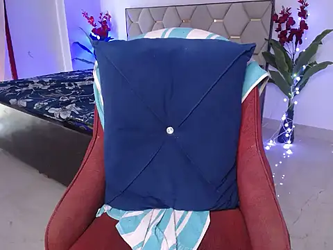 Snapshot of Little_queenn chatting on October 2025 04:42:01 AM Little queenn online show from October 2025 04:42:01 AM