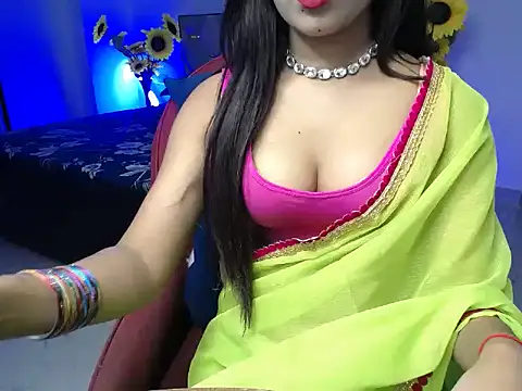 Snapshot of Little_queenn chatting on November 2025 06:08:01 PM Little queenn online show from November 2025 06:08:01 PM